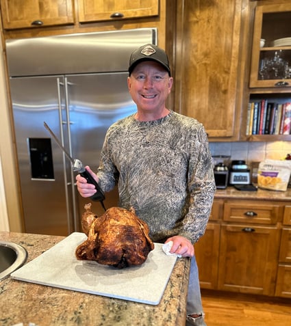 paul carving turkey-1