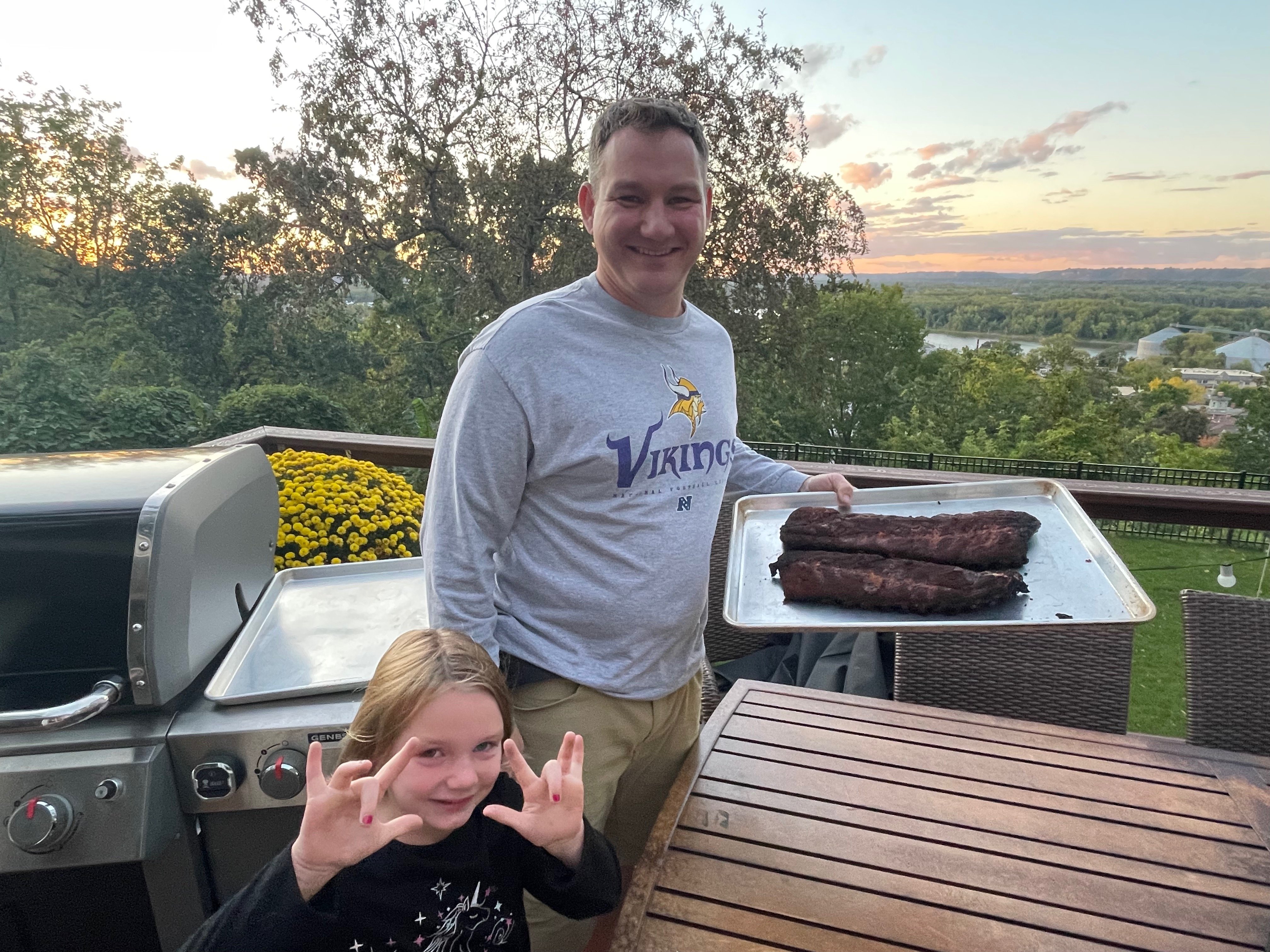 Ribs on the Weber grill with smoke box - Joe Mahn